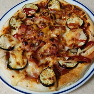ベーコンと茄子のシーザードレッシングピザ